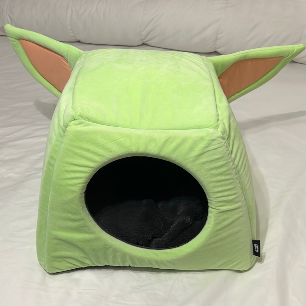 Star Wars the Mandalorian cat/dog bed